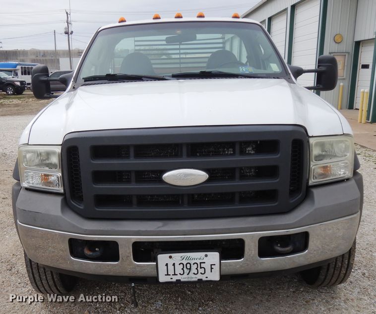 image for item DF6707 2005 Ford F550 Super Duty  flatbed truck