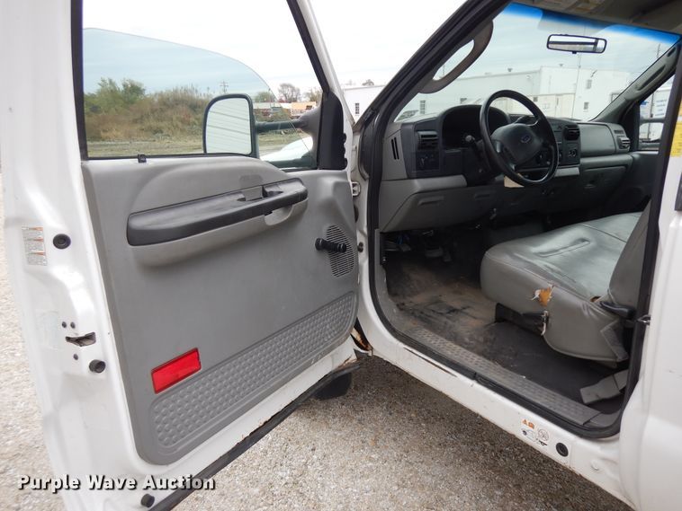 image for item DF6707 2005 Ford F550 Super Duty  flatbed truck