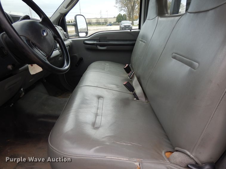 image for item DF6707 2005 Ford F550 Super Duty  flatbed truck