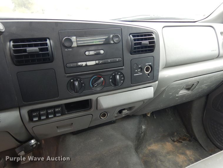 image for item DF6707 2005 Ford F550 Super Duty  flatbed truck