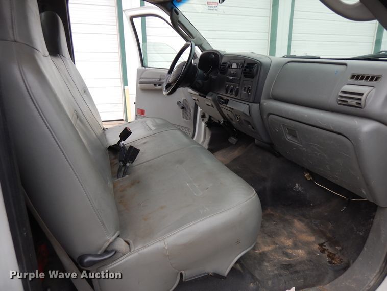 image for item DF6707 2005 Ford F550 Super Duty  flatbed truck