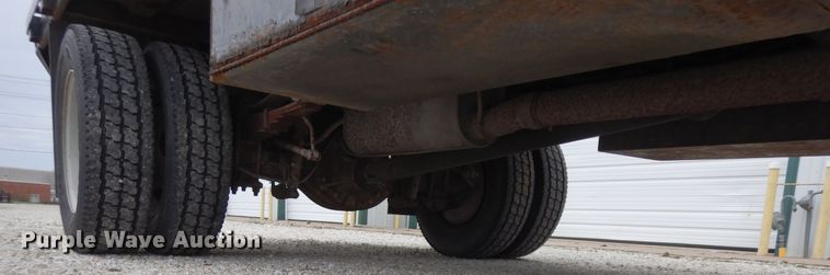 image for item DF6707 2005 Ford F550 Super Duty  flatbed truck