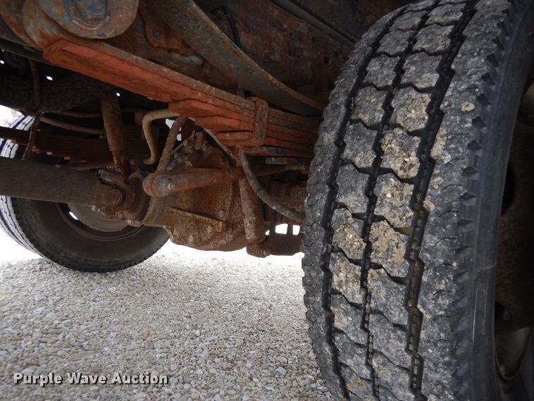 image for item DF6707 2005 Ford F550 Super Duty  flatbed truck