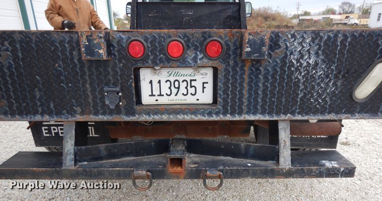 image for item DF6707 2005 Ford F550 Super Duty  flatbed truck