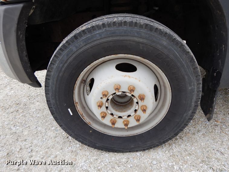 image for item DF6707 2005 Ford F550 Super Duty  flatbed truck