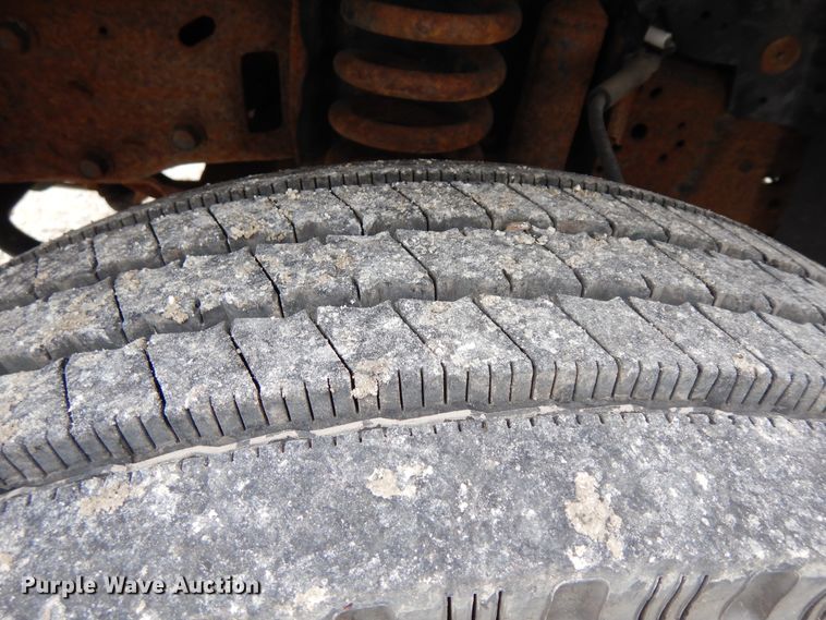 image for item DF6707 2005 Ford F550 Super Duty  flatbed truck