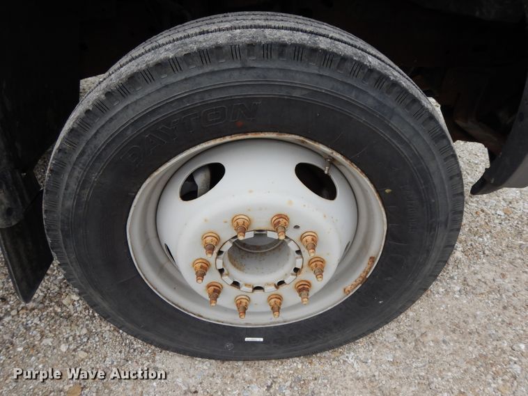 image for item DF6707 2005 Ford F550 Super Duty  flatbed truck