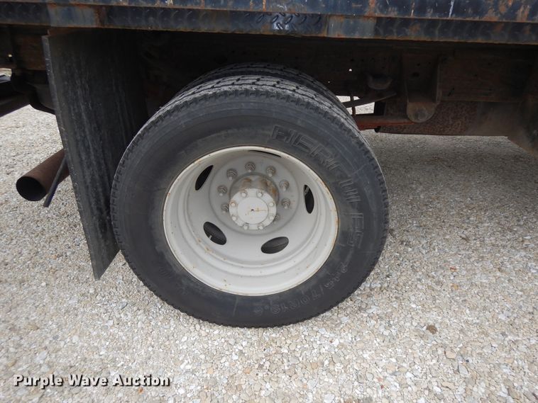 image for item DF6707 2005 Ford F550 Super Duty  flatbed truck
