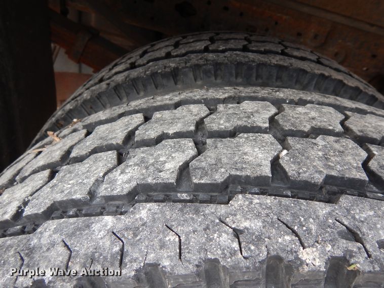 image for item DF6707 2005 Ford F550 Super Duty  flatbed truck