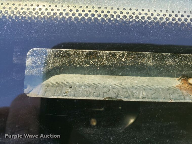 image for item DF6707 2005 Ford F550 Super Duty  flatbed truck