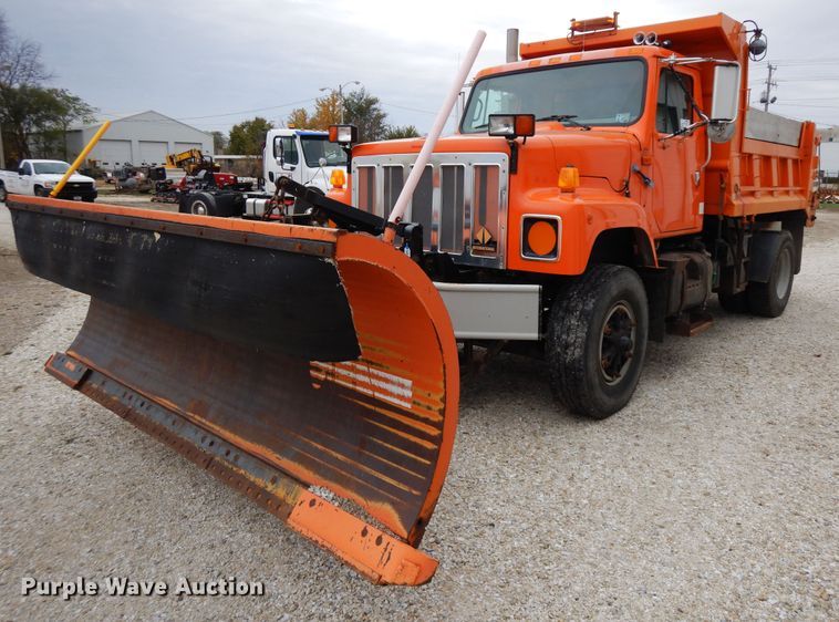 image for item DF6708 2000 International 2554  dump truck