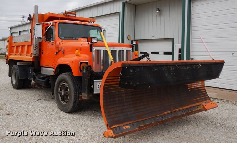 image for item DF6708 2000 International 2554  dump truck