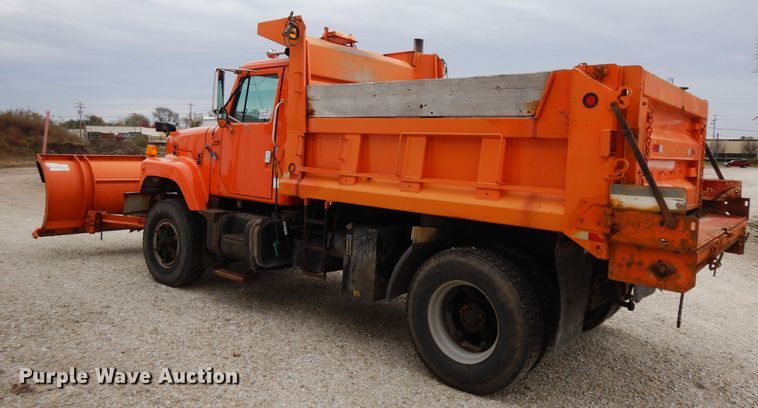 image for item DF6708 2000 International 2554  dump truck