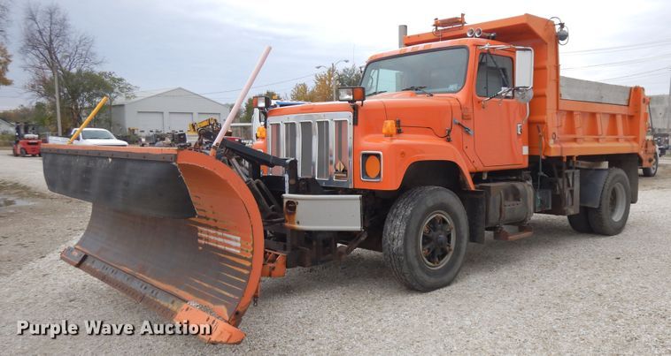 image for item DF6708 2000 International 2554  dump truck
