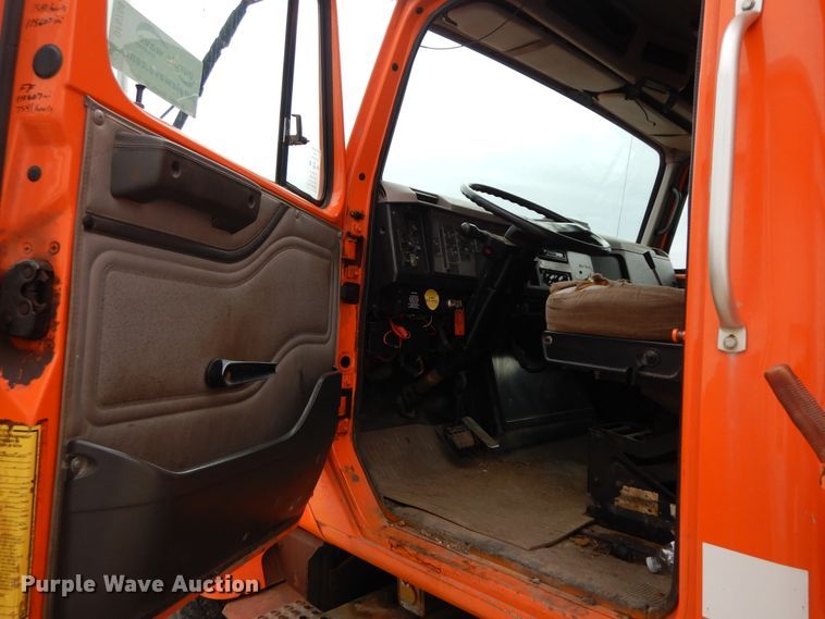 image for item DF6708 2000 International 2554  dump truck