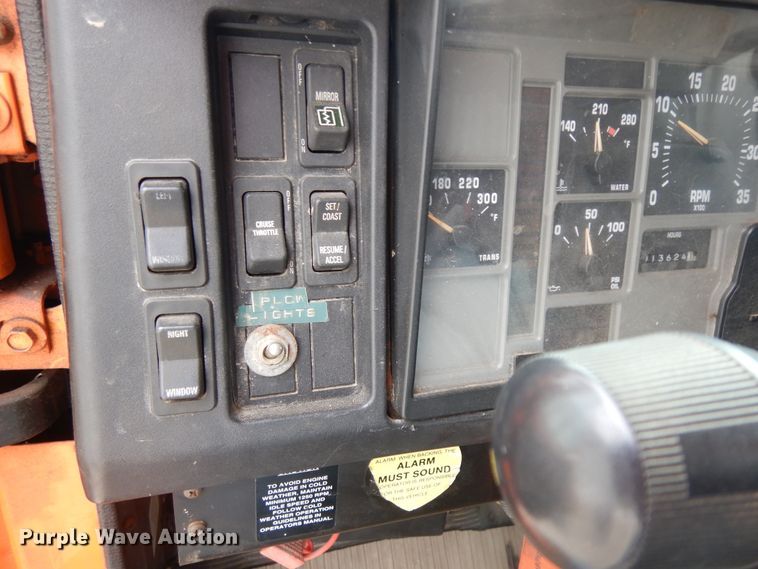 image for item DF6708 2000 International 2554  dump truck