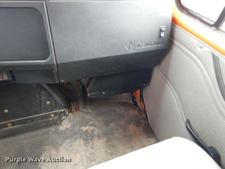 image for item DF6708 2000 International 2554  dump truck