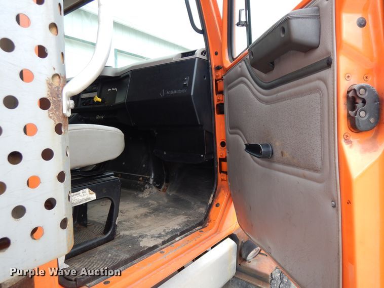 image for item DF6708 2000 International 2554  dump truck