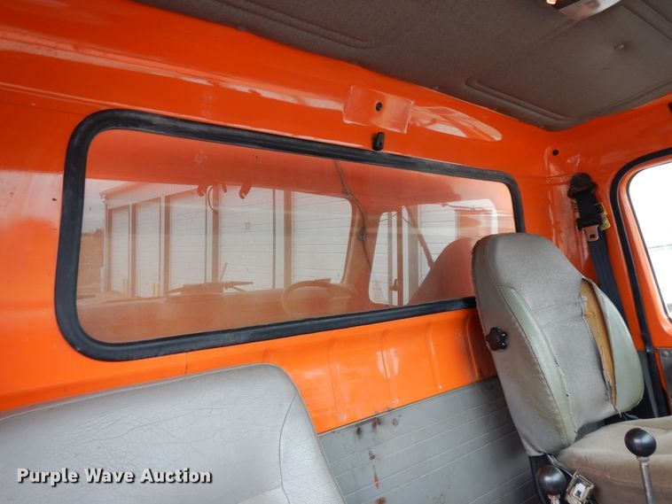 image for item DF6708 2000 International 2554  dump truck