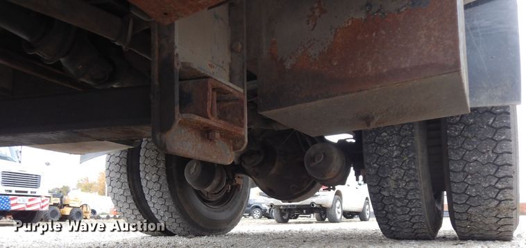 image for item DF6708 2000 International 2554  dump truck