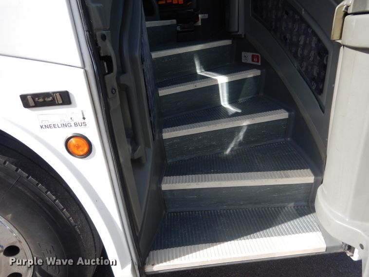 image for item DG4637 2007 MCI J4500  coach bus