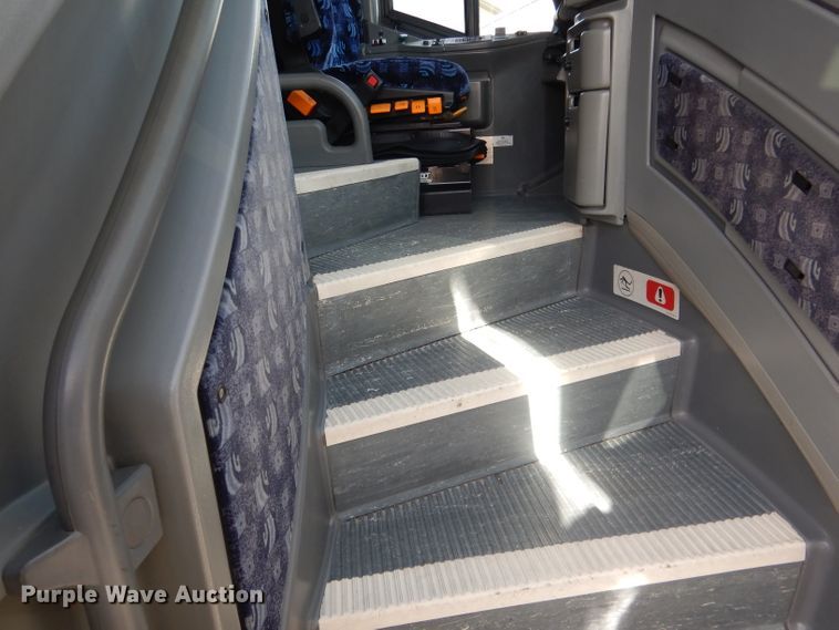 image for item DG4637 2007 MCI J4500  coach bus