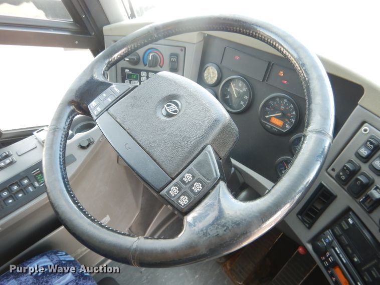 image for item DG4637 2007 MCI J4500  coach bus