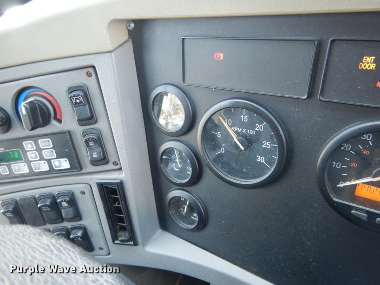 image for item DG4637 2007 MCI J4500  coach bus