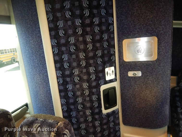 image for item DG4637 2007 MCI J4500  coach bus