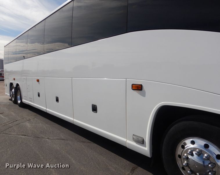 image for item DG4637 2007 MCI J4500  coach bus