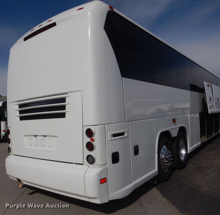 image for item DG4637 2007 MCI J4500  coach bus