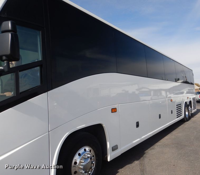 image for item DG4637 2007 MCI J4500  coach bus