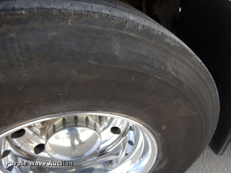 image for item DG4637 2007 MCI J4500  coach bus