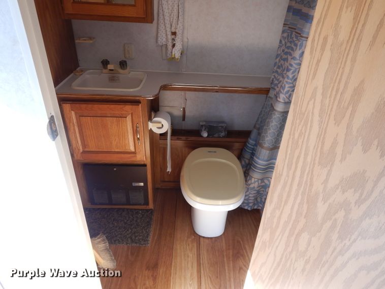 image for item DH3330 1999 Dutchmen 24QBL Classic  camper