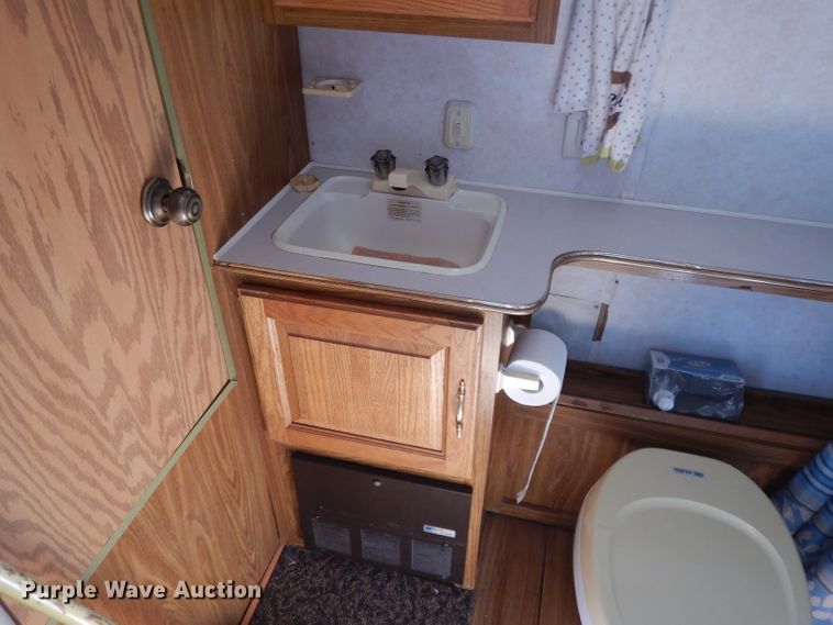 image for item DH3330 1999 Dutchmen 24QBL Classic  camper