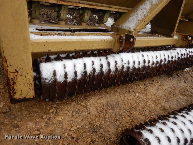 image for item DH3353 (2) Land Pride seeders