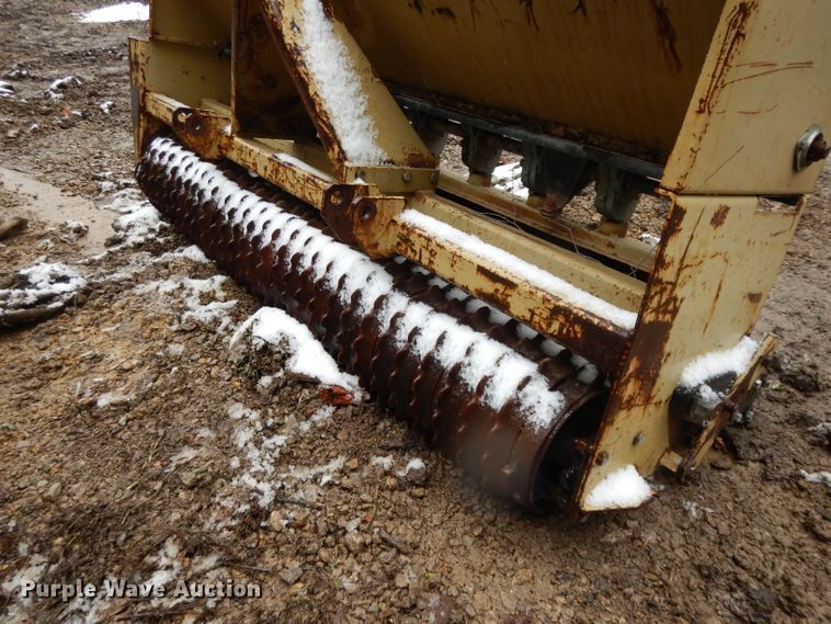 image for item DH3353 (2) Land Pride seeders