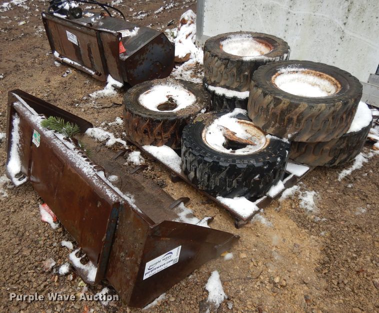 image for item DH3354 Skid steer attachments