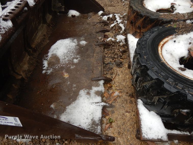 image for item DH3354 Skid steer attachments