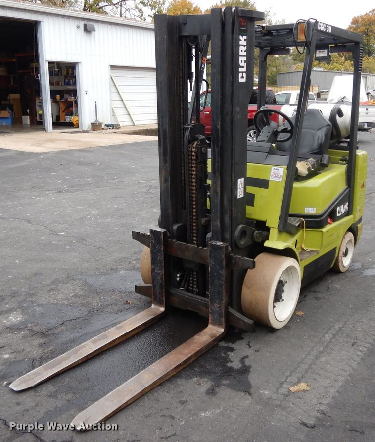 image for item DH3378 Clark CGC30  forklift