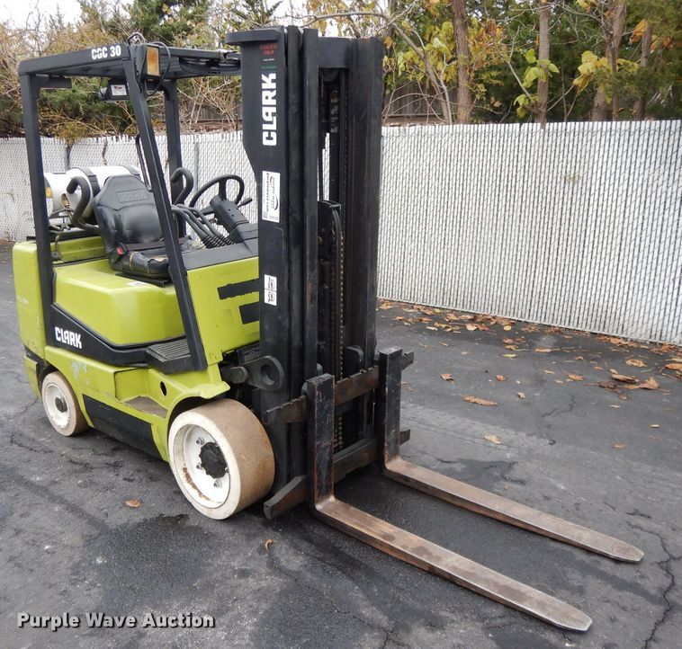 image for item DH3378 Clark CGC30  forklift