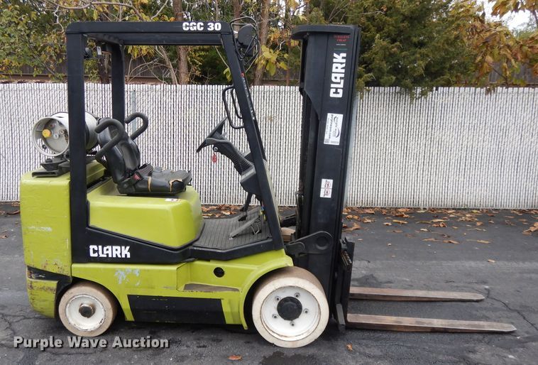 image for item DH3378 Clark CGC30  forklift
