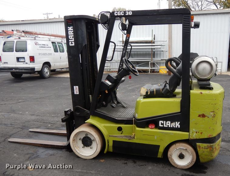 image for item DH3378 Clark CGC30  forklift