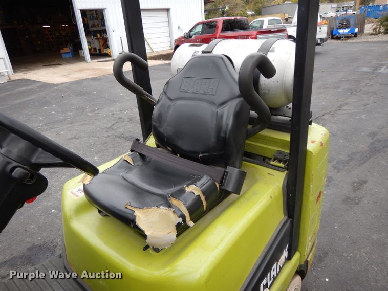 image for item DH3378 Clark CGC30  forklift