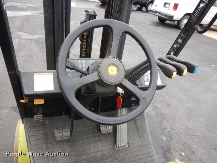 image for item DH3378 Clark CGC30  forklift