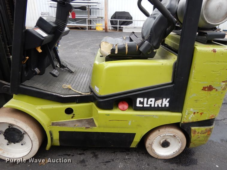 image for item DH3378 Clark CGC30  forklift