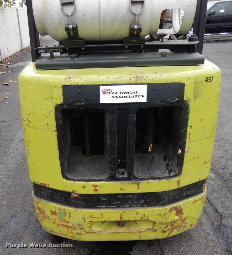 image for item DH3378 Clark CGC30  forklift