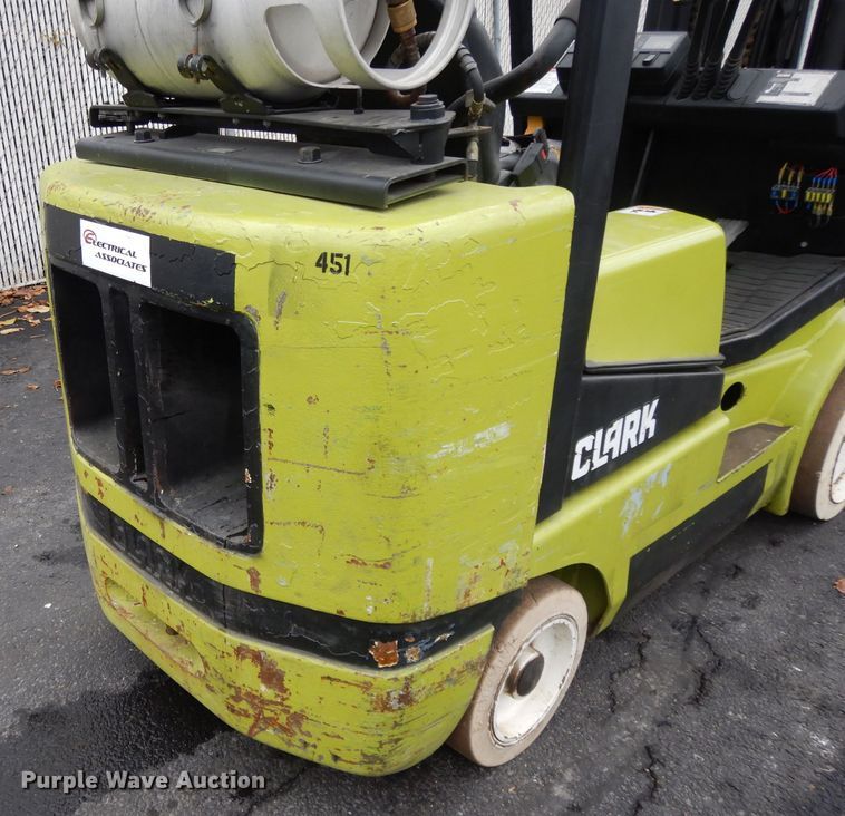 image for item DH3378 Clark CGC30  forklift