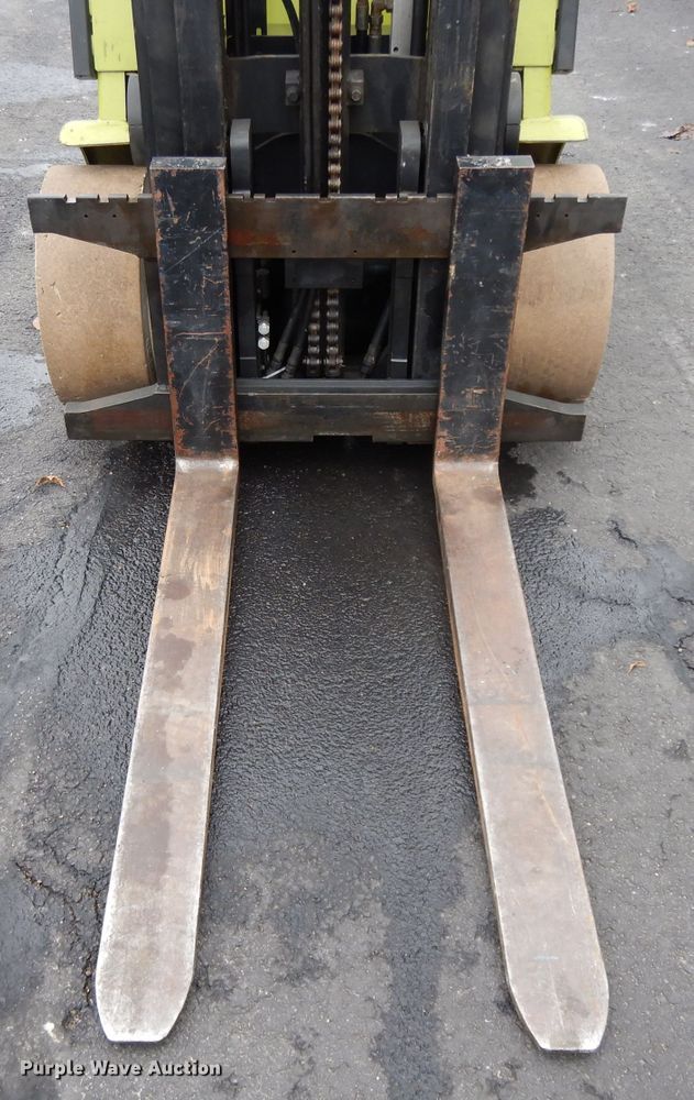 image for item DH3378 Clark CGC30  forklift