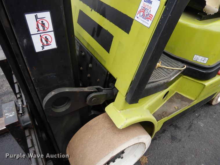 image for item DH3378 Clark CGC30  forklift